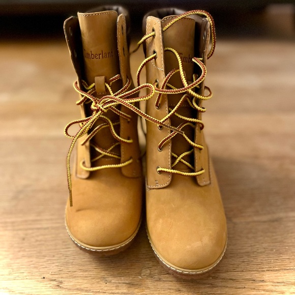 TIMBERLAND boots with heal - never worn - Picture 1 of 2